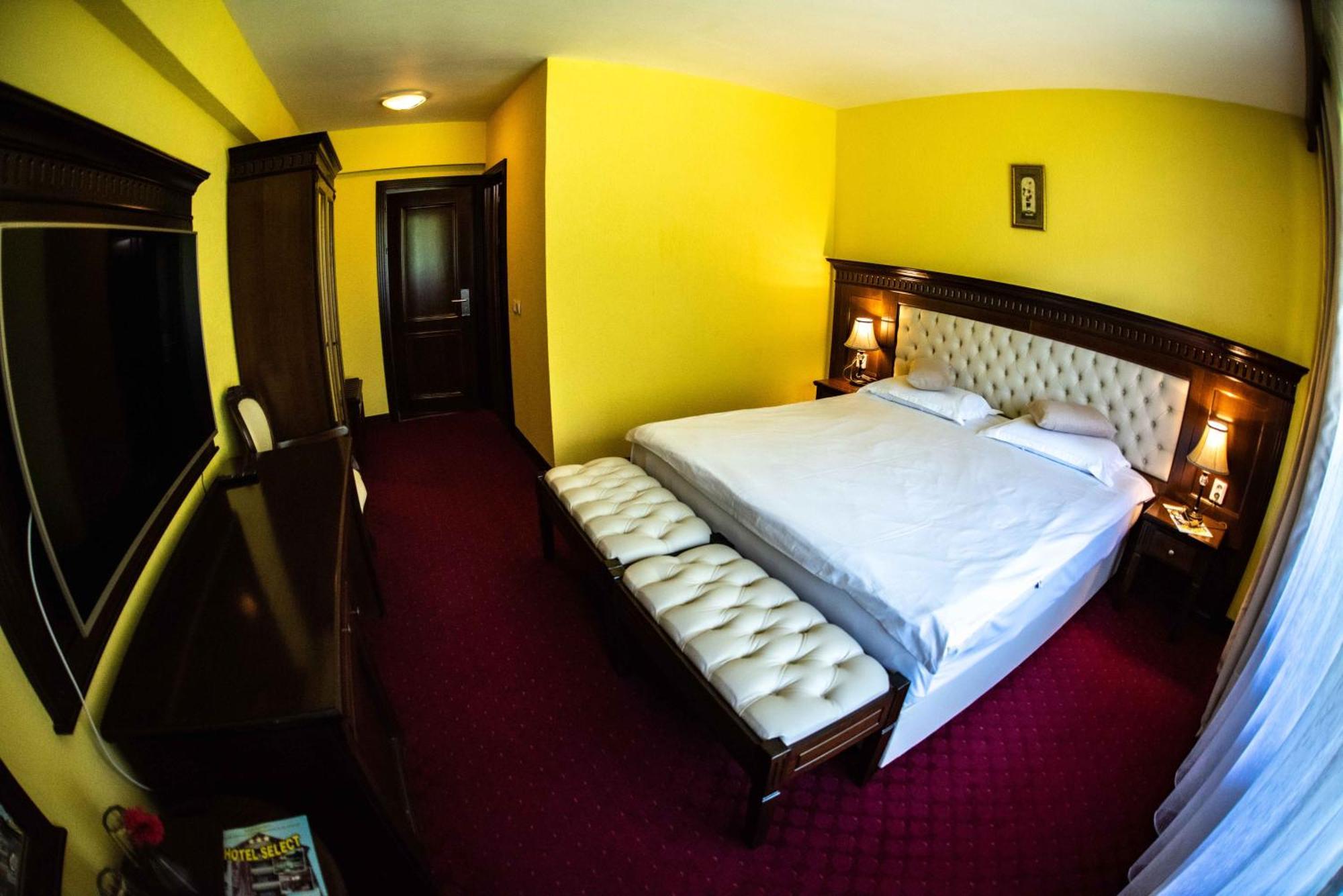 Hotel Trei Brazi Бэи­ле-Олэ­неш­ти Экстерьер фото